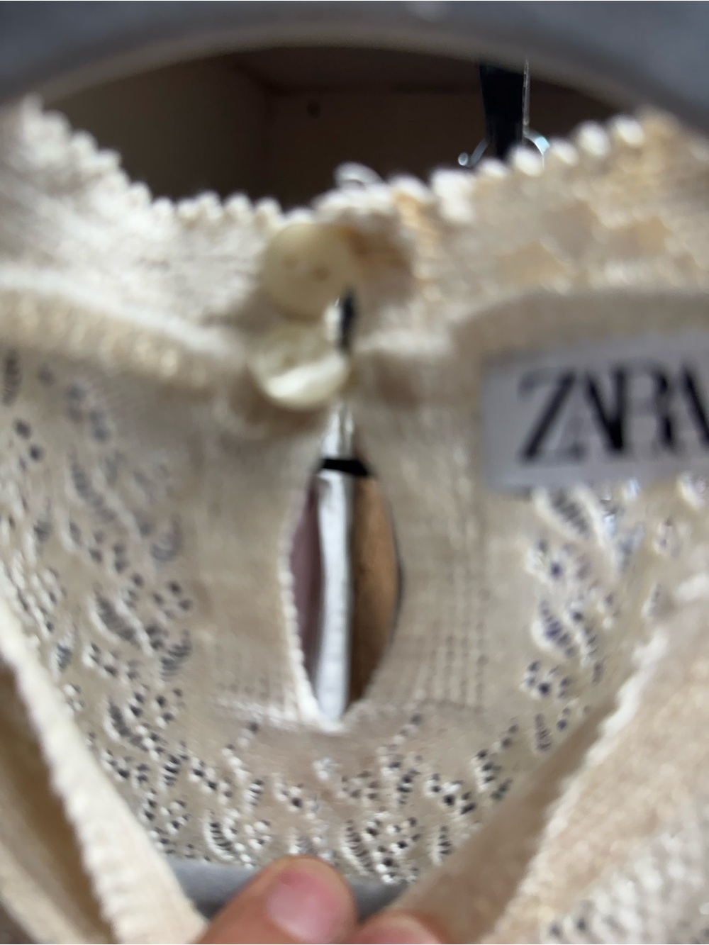 ZARA Cream Lace-Pattern Knit Shell with Keyhole Back - Picture 5 of 7